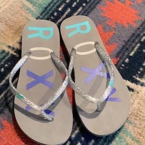 Roxy glitter flip flops